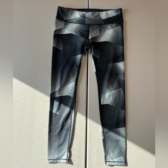 NWOT GapFit High Rise White/Gray/Black Yoga Pants/Leggings - Picture 1 of 5